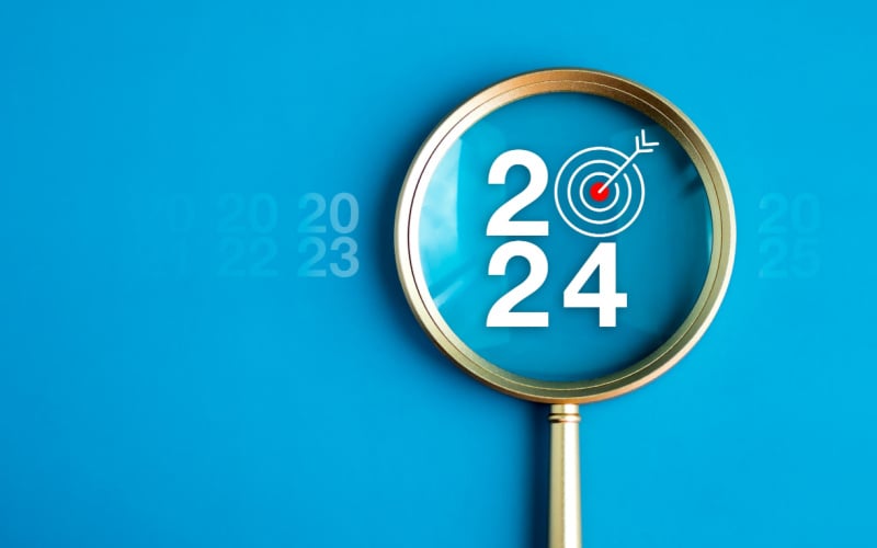 magnifying glass that reads 2024 with a bullseye